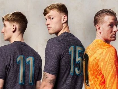 لاعبو منتخب إنجلترا يرتدون قمصان بلا أسماء لزيادة الوعي بأعراض مرض الزهايمر - 25 مارس 2024 - X/@England
