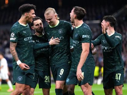 إيرلينغ هالاند يحتفل مع لاعبي مانشستر سيتي بهدفه في مرمى ريال مدريد بدوري أبطال أوروبا - 10 ديسمبر 2025 - uefa.com