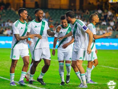لاعبو الأهلي يحتفلون بعد التسجيل بمواجهة القادسية في نصف نهائي كأس السوبر السعودي - 20 أغسطس 2025 - X/@ALAHLI_FC