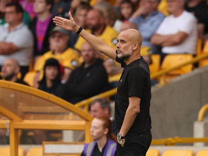 بيب غوارديولا مدرب مانشستر سيتي خلال مواجهة ولفرهامبتون في الدوري الإنجليزي الممتاز - 16 أغسطس 2025 - Reuters