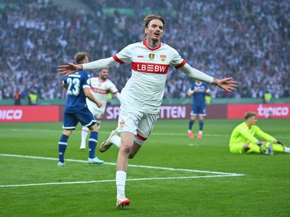 نيك فولتمادي مهاجم شتوتغارت يحتفل بهدف في مرمى أرمينيا بيليفيلد بنهائي كأس ألمانيا - 24 مايو 2025 - Reuters