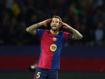 لاعب برشلونة إنييغو مارتينيز خلال مباراة إنتر ميلان في ذهاب نصف نهائي دوري أبطال أوروبا - 30 أبريل 2025 - Reuters