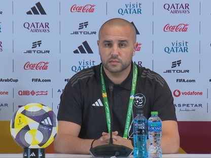 مدرب المنتخب الجزائري الرديف مجيد بوقرة في المؤتمر الصحفي الذي يسبق المواجهة أمام السودان في كأس العرب - X/@beINSPORTSNews