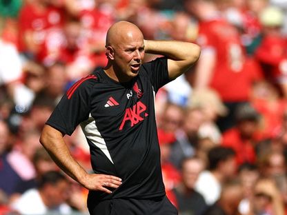 سلوت مدرب ليفربول خلال مواجهة كريستال بالاس في درع المجتمع - 10 أغسطس 2025 - Reuters