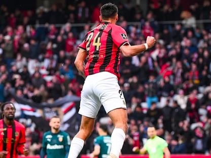 غايتان لابورت مهاجم نيس سحتفل بعد تسجيله هدفاً لفريقه في شباك لانس - 8 فبراير 2025 - facebook/Labordegaetan/