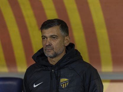 سيرجيو كونسيساو مدرب الاتحاد خلال مباراة ضد القادسية بالدوري السعودي - 22 يناير 2026 - X/@aawsat_spt