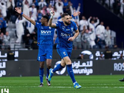 الحزم والهلال.. صراع من نوع خاص بين السومة وبنزيما