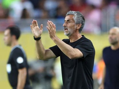 مدرب الأهلي المصري خوسيه ريفيرو خلال مباراة ضد إنتر ميامي في كأس العالم للأندية - 14 يونيو 2025 - Reuters