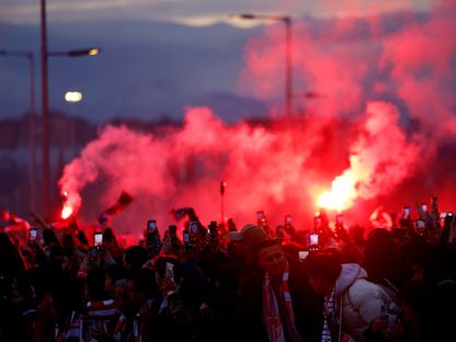 الجماهير خارج ملعب ميتروبوليتانو قبل مواجهة أتلتيكو مدريد وريال مدريد - 12 مارس 2025 - Reuters