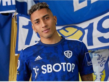 البرازيلي رافينيا لاعب ليدز يونايتد - 4 أغسطس 2021 - www.leedsunited.com
