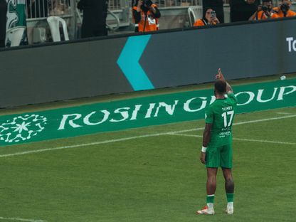 احتفال إيفان توني مهاجم الأهلي بتسجيل هدف في مرمى الحزم بالدوري السعودي - 5 فبراير 2026 - X/@ALAHLI_FC