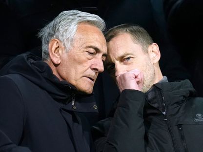 رئيس "يويفا" ألكسندر تشيفرين ورئيس الاتحاد الإيطالي غابرييلي غرافينا قبل مباراة بين البوسنة والهرسك وإيطاليا في نهائي ملحق التأهل لكأس العالم - 31 مارس 2026 - REUTERS