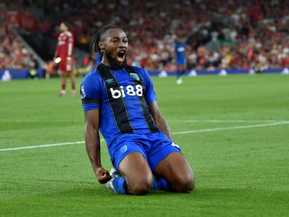 لاعب بورنموث أنطوان سيمينيو يحتفل بالتسجيل في مرمى ليفربول في الدوري الإنجليزي الممتاز - 15 أغسطس 2025 - Reuters