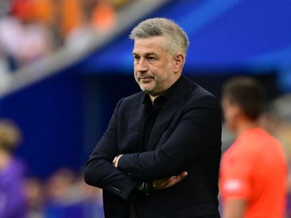 مدرب منتخب رومانيا يرحل بعد "استكمال مهمته"