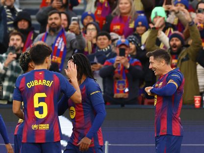روبرت ليفاندوفسكي مهاجم برشلونة يحتفل بهدفه أمام أتلتيك بلباو في الدوري الإسباني - 22 نوفمبر 2025 - Reuters