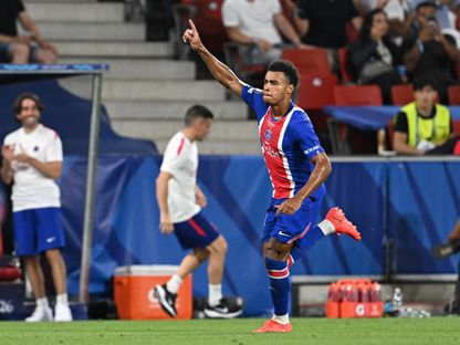ديزيري دوي لاعب باريس سان جيرمان يحتفل بعد تسجيله هدفاً في شباك أستون فيلا - 12 أغسطس 2026 - REUTERS