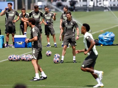 تشابي ألونسو مدرب ريال مدريد خلال تدريبات الفريق بمونديال الأندية - 25 يونيو 2025 - Reuters