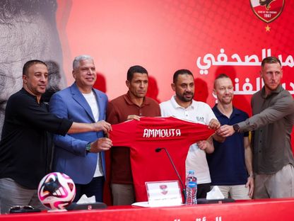 الحسين عموتة مع أعضاء الطاقم التدريبي الجديد للأهلي - 7 يوليو 2026 - X/@AlAhly
