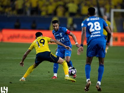سالم الدوسري قائد الهلال يقود هجمة للفريق أمام النصر في الدوري السعودي - 12 مايو 2026 - X/@Alhilal_FC