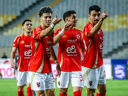 طاهر محمد طاهر مهاجم الأهلي يحتفل بهدفه أمام المصري البورسعيدي بجانب إمام عاشور وأحمد نبيل "كوكا" وأشرف بنشرقي - 8 مايو 2025 - x/ahlyegypt