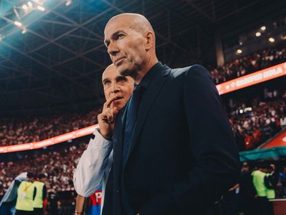 زين الدين زيدان مدرب فرنسا خلال لقاء تركيا بدوري الأمم الأوروبية - 25 سبتمبر 2026 - x@equipedefrance