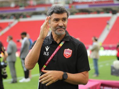 هيليو سوزا مدرب منتخب الكويت الجديد في مباراة البحرين والعراق بكأس العرب - 3ديسمبر 2021 - Reuters