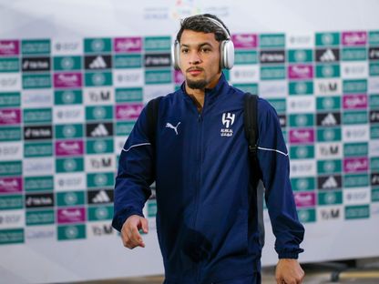 ماركوس ليوناردو لاعب الهلال أثناء الوصول إلى الملعب قبل مواجهة ضمك بالدوري السعودي - 8 فبراير 2025 - X/@SPL