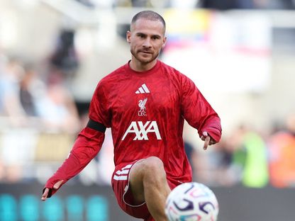 أليكسيس ماك أليستر لاعب ليفربول خلال الإحماء لمواجهة نيوكاسل في الدوري الإنجليزي - 23 أغسطس 2026 - Reuters