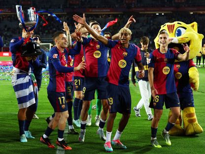 احتفالات لاعبي برشلونة بلقب الدوري الإسباني - 18 مايو 2025 - Reuters
