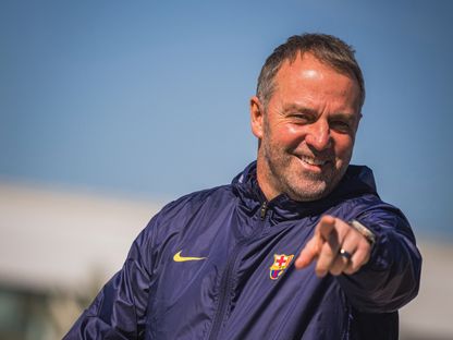 هانزي فليك خلال تدريب لبرشلونة - 21 مارس 2026 - X/@FCBarcelona