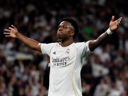 فينيسيوس جونيور لاعب ريال مدريد يحتفل بهدفه الثاني في مرمى أتلتيكو مدريد في الدوري الإسباني - 22 مارس 2026 - Reuters