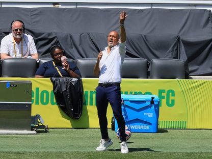 ميغيل كاردوزو مدرب ماميلودي صنداونز خلال لقاء بوروسيا دورتموند في مونديال الأندية - 21 يونيو 2025 - Reuters