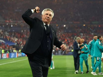 كارلو أنشيلوتي مدرب ريال مدريد يحتفل بلقب دوري أبطال أوروبا عقب الفوز على ليفربول - 12 مايو 2025 - Reuters
