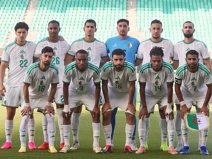 لاعبو الجزائر يلتقطون صورة تذكارية قبل مواجهة بوليفيا الودية استعداداً لكأس العالم - 10 يونيو 2026 - facebook/Équipe d'Algérie de football