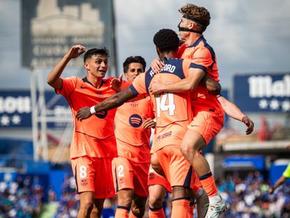 لاعبو برشلونة يحتفلون بهدف أمام خيتافي بالدوري الإسباني - 25 أبريل 2026 - X@FCBarcelona