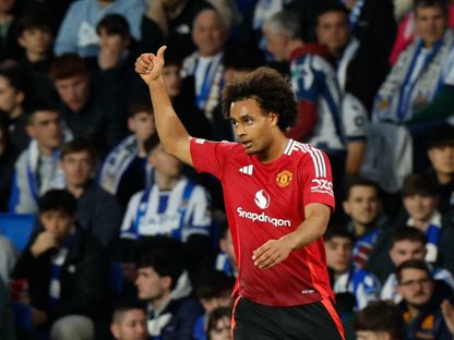 لاعب مانشستر يونايتد جوشوا زيركزي خلال مباراة ريال سوسيداد في الدوري الأوروبي - 6 مارس 2025 - Reuters