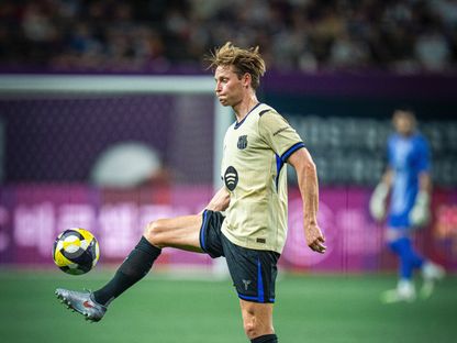 فرينكي دي يونغ خلال مباراة ودية بين برشلونة وأف سي سيول - 31 يوليو 2025 - X/@FCBarcelona_es