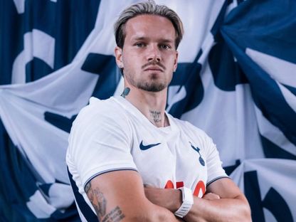 لاعب تشيلسي مودريك بعد توقيعه لنادي توتنهام في آخر ساعات الميركاتو الصيفي - 1 سبتمبر 2026 - tottenhamhotspur.com
