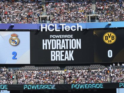 استراحة ترطيب في الشوط الأول خلال مباراة بين ريال مدريد وبوروسيا دورتموند بكأس العالم للأندية - 5 يوليو 2025 - REUTERS