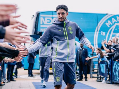 عمر مرموش مهاجم مانشستر سيتي خلال وصوله إلى ملعب الاتحاد قبل مباراة إيفرتون في الدوري الإنجليزي - 18 أكتوبر 2025 - X/@ManCity