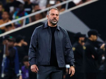 هانزي فليك مدرب برشلونة خلال مواجهة أتلتيك بلباو في كأس السوبر الإسبانية - 7 يناير 2026 - Reuters