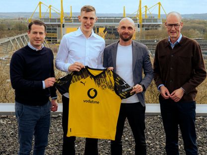 دورتموند يجدد عقد شلوتربيك ويجبر ريال مدريد على الشرط الجزائي