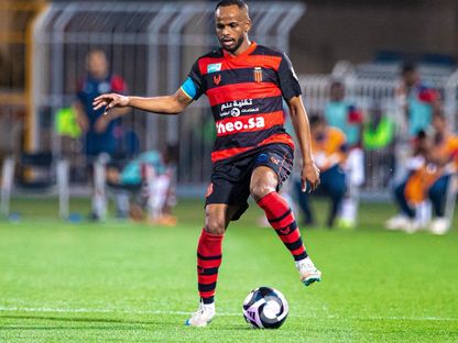 عبد الإله الخيبري لاعب الرياض خلال مباراة ضمك في الدوري السعودي - 5 أبريل 2025 - X/@AlRiyadhFC