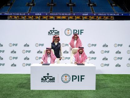 شركة المملكة القابضة أثناء إعلان الاستحواذ على 70% من شركة نادي الهلال - 16 أبريل 2026 - x@Alhilal_FC