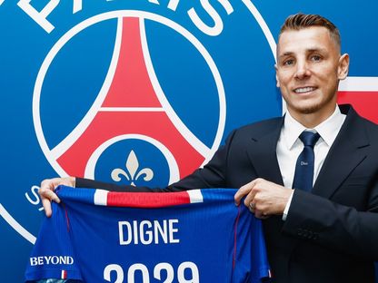 لوكا دين يوقّع لنادي باريس سان جيرمان - 9 أغسطس 2026 - X/PSG_inside