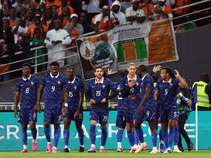 لاعبو منتخب فرنسا بعد تسجيل ريان شرقي هدفاً أمام كوت ديفوار ودياً - 4 يونيو 2026 - Reuters
