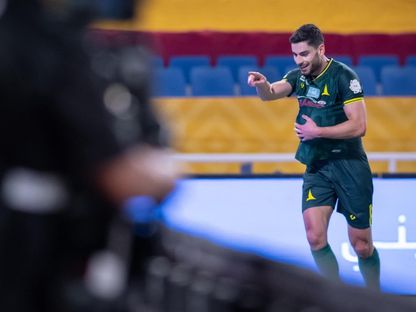 احتفال يورغاس ماسوراس لاعب الخليج بتسجيل هدف في مرمى الحزم بالدوري السعودي - 6 نوفمبر 2025 - X/@Khaleejclub