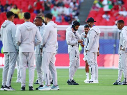 لاعبون من الجزائر في الملعب قبل مباراة ضد النمسا بكأس العالم - 27 يونيو 2026 - REUTERS