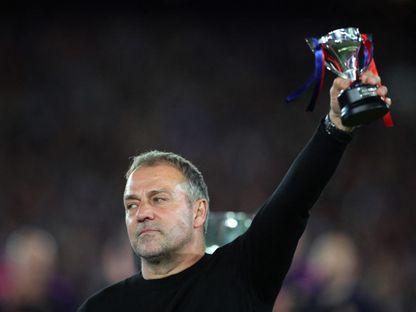 هانزي فليك مدرب برشلونة يحتفل بالتتويج بلقب الدوري الإسباني - 10 مايو 2026 - Reuters