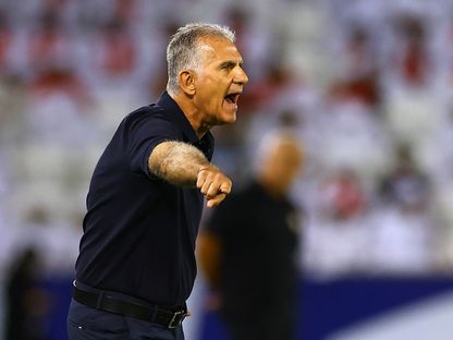 كارلوس كيروش مدرب عُمان خلال مباراة الإمارات بملحق تصفيات كأس العالم 2026 - 11 أكتوبر 2025 - Reuters